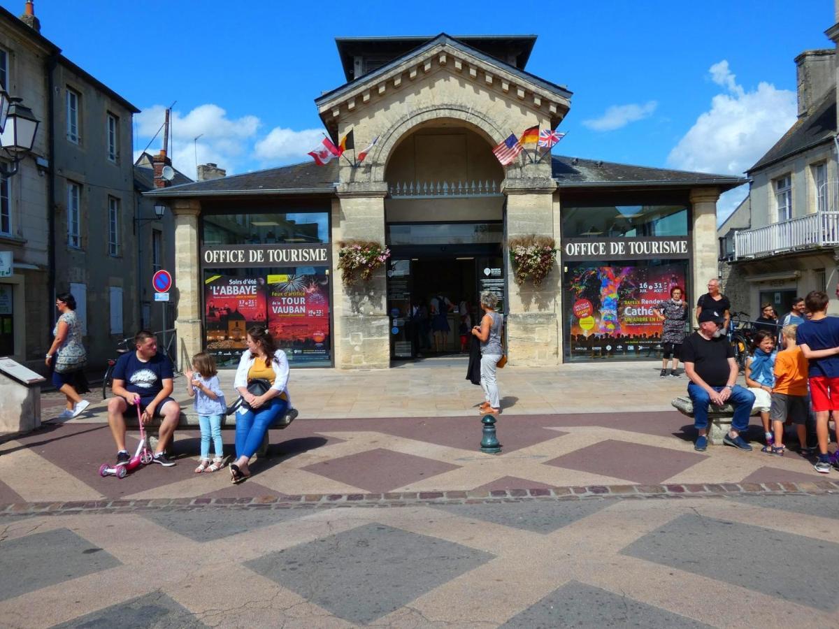 Freedom Grand Triplex Lumineux Decoration Contemporaine - Plein Centre Historique Bayeux - Parking Gratuit A Proximite Proche Commerces Restaurants - Plages Du Debarquement 외부 사진